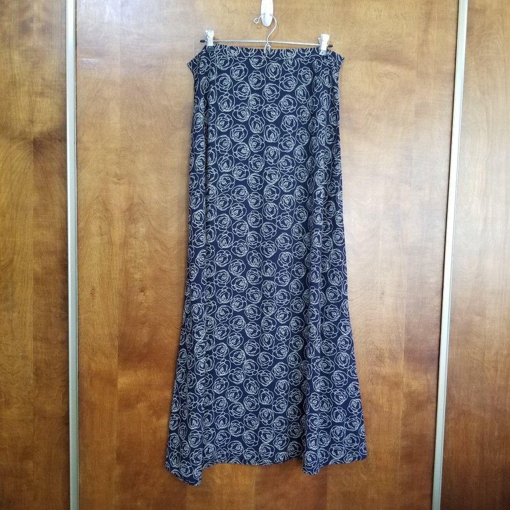Eddie Bauer Long Skirt, Navy with Cream Roses Floral Pattern, Size 12 Tall